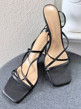 Tony Bianco Black Strappy Heels Square Toe Minimalist Sandals Size 7.5